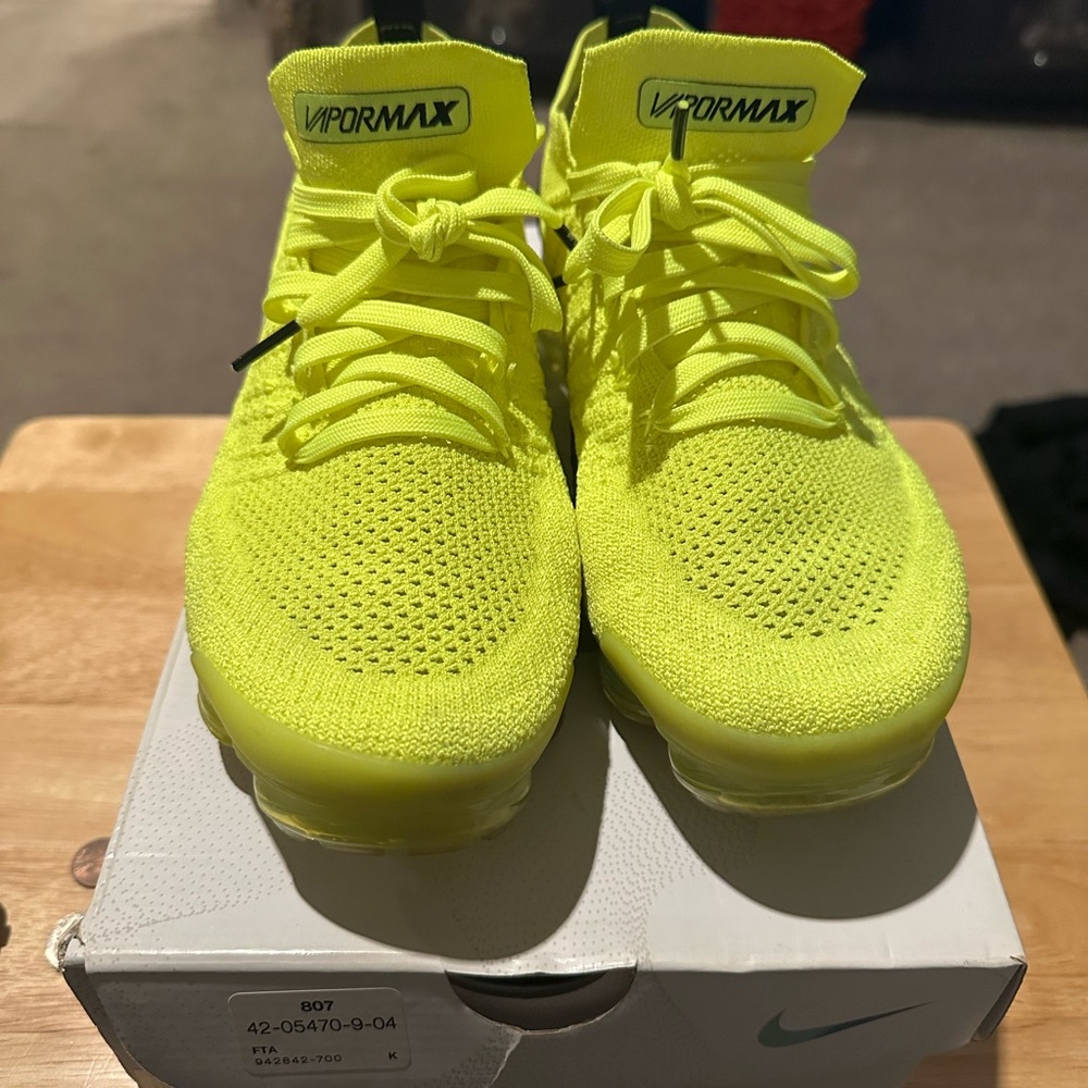 Nike Vapormax in Neon Yellow